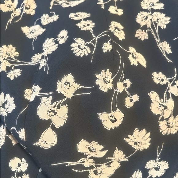 Old Navy Black Dress with Tan Floral Design - Picture 4 of 5